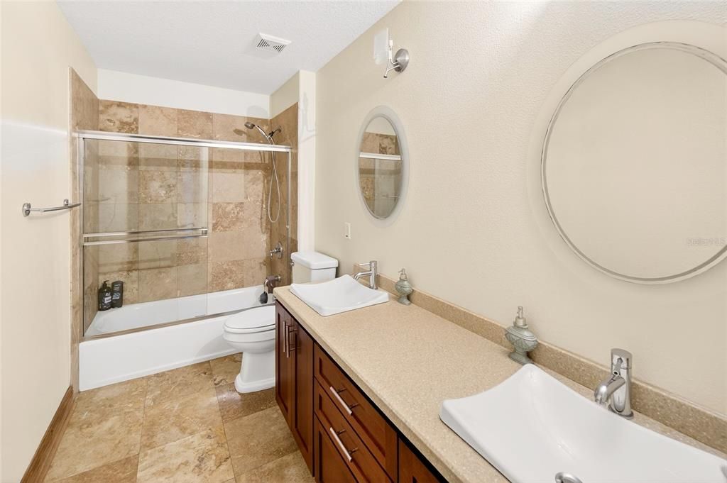 En Venta: $899,000 (5 camas, 4 baños, 4106 Pies cuadrados)