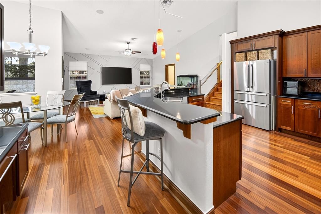 En Venta: $899,000 (5 camas, 4 baños, 4106 Pies cuadrados)