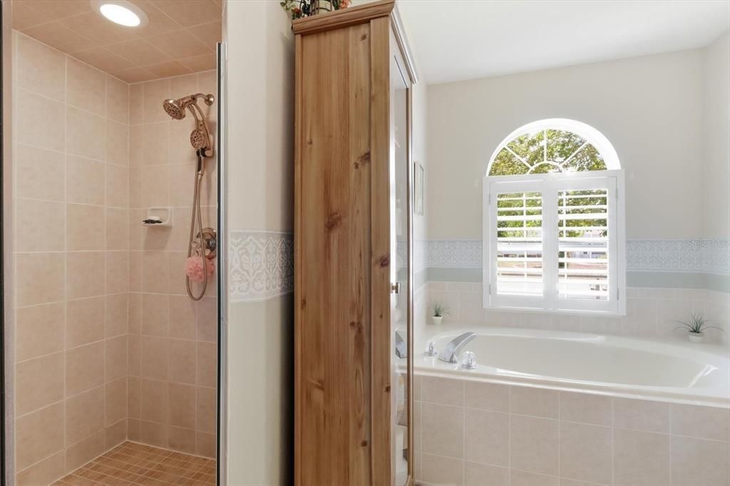 For Sale: $269,000 (3 beds, 2 baths, 1577 Square Feet)