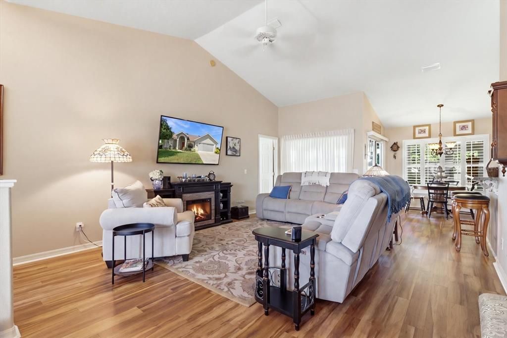 For Sale: $269,000 (3 beds, 2 baths, 1577 Square Feet)