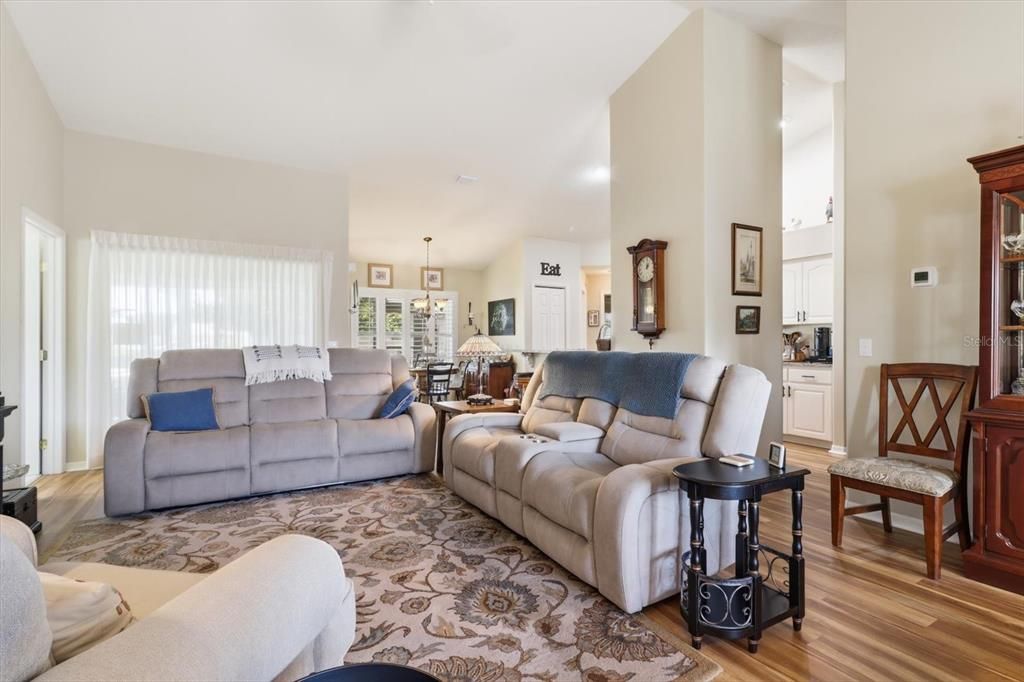 For Sale: $269,000 (3 beds, 2 baths, 1577 Square Feet)