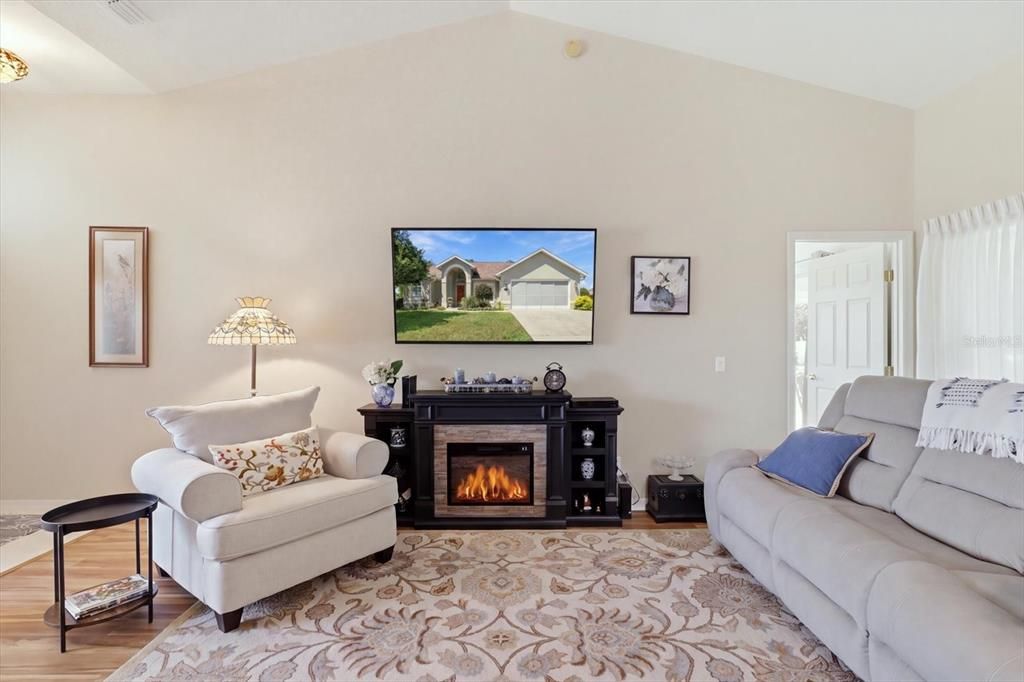 For Sale: $269,000 (3 beds, 2 baths, 1577 Square Feet)
