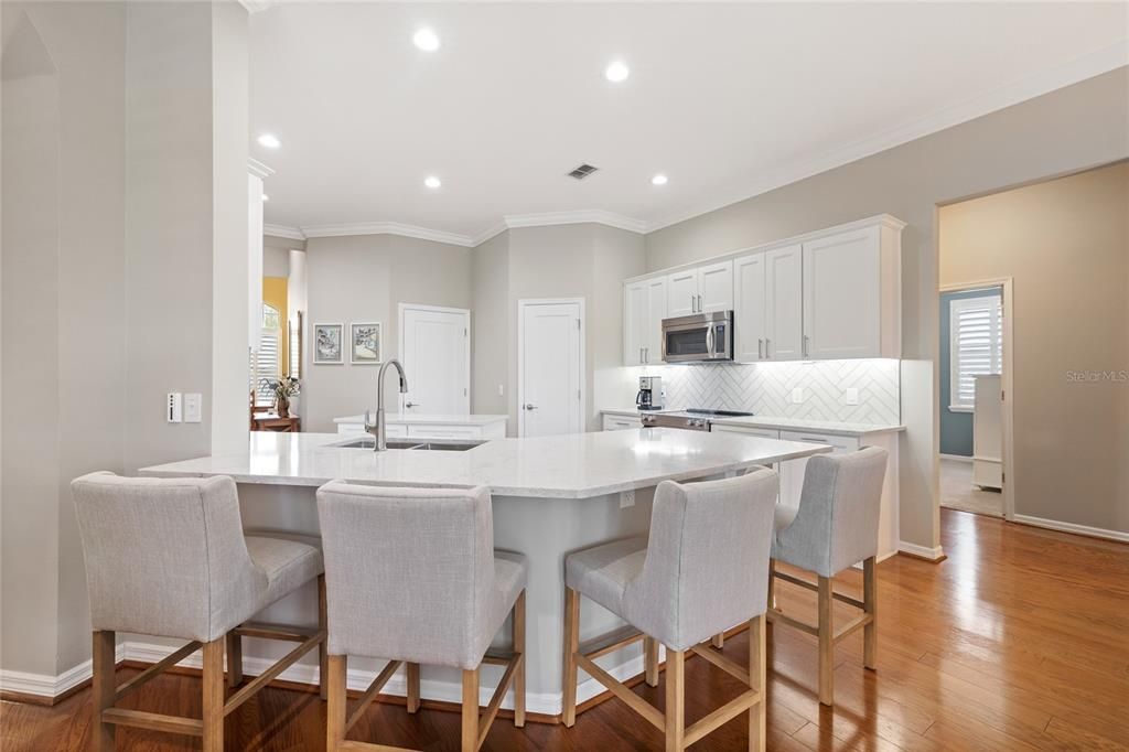 En Venta: $799,000 (4 camas, 3 baños, 2737 Pies cuadrados)