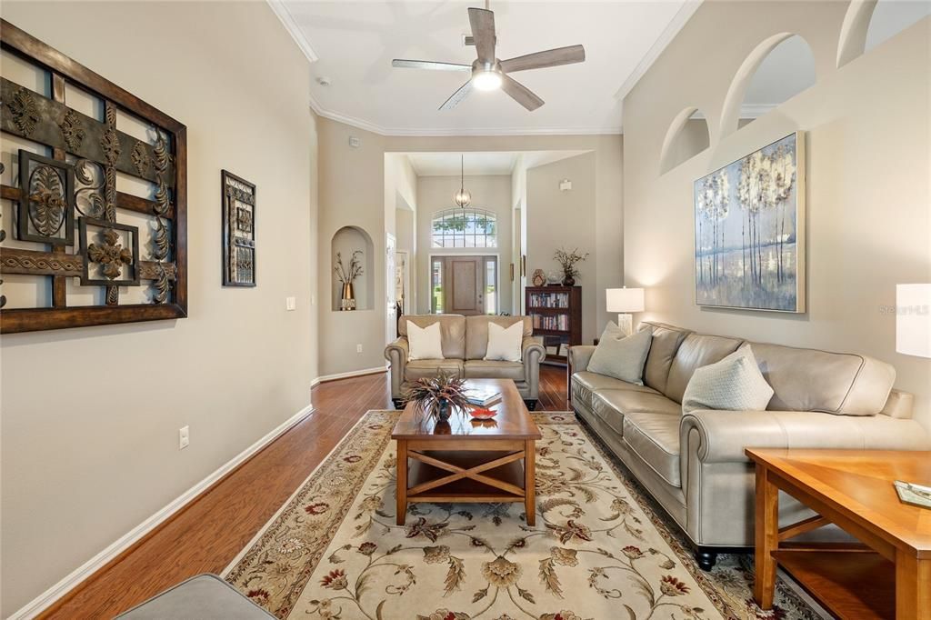 En Venta: $799,000 (4 camas, 3 baños, 2737 Pies cuadrados)