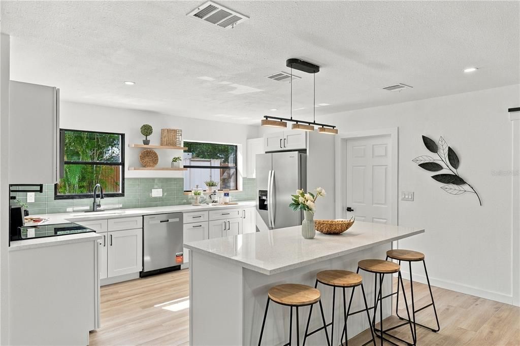 En Venta: $485,000 (4 camas, 2 baños, 1500 Pies cuadrados)