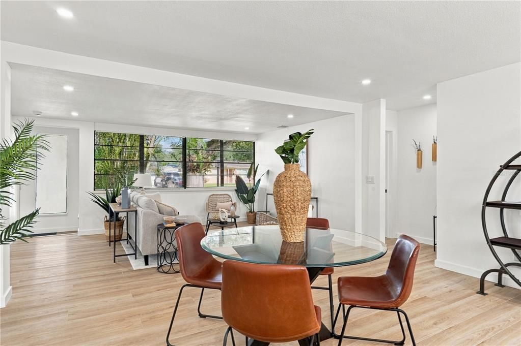 En Venta: $485,000 (4 camas, 2 baños, 1500 Pies cuadrados)