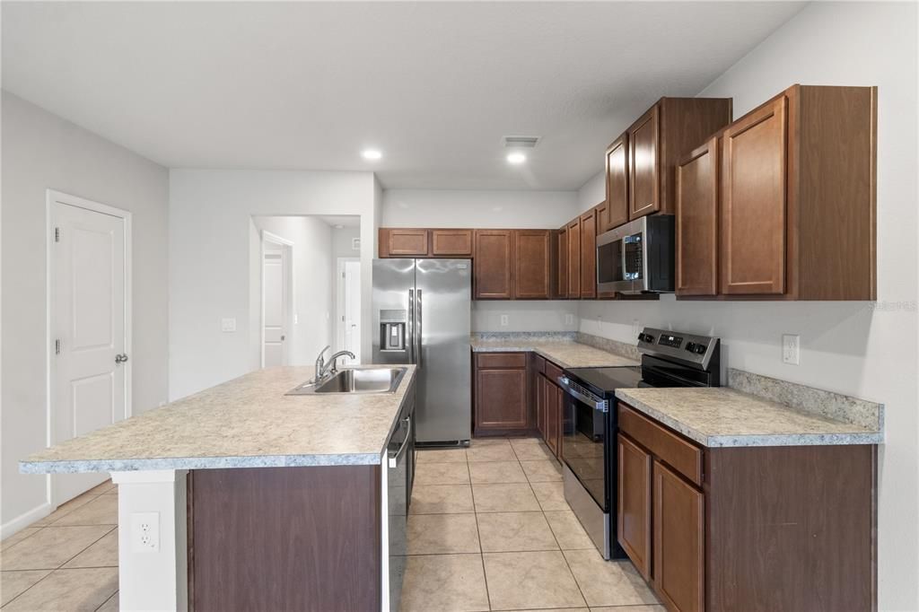 For Rent: $2,100 (3 beds, 2 baths, 1532 Square Feet)