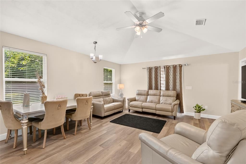 For Sale: $310,000 (3 beds, 2 baths, 1224 Square Feet)
