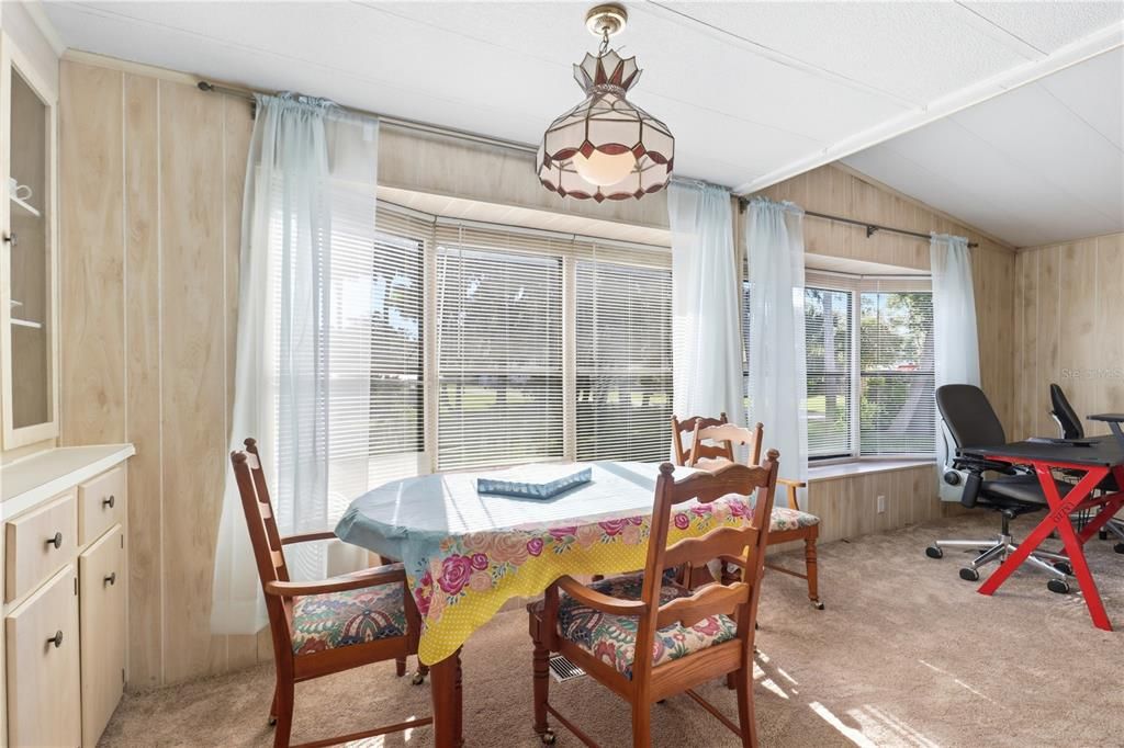 For Sale: $225,000 (2 beds, 2 baths, 1104 Square Feet)