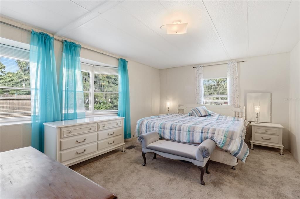 For Sale: $225,000 (2 beds, 2 baths, 1104 Square Feet)