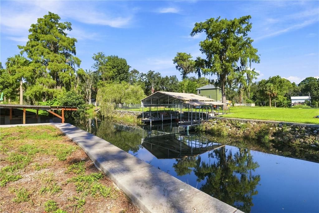 For Sale: $225,000 (2 beds, 2 baths, 1104 Square Feet)