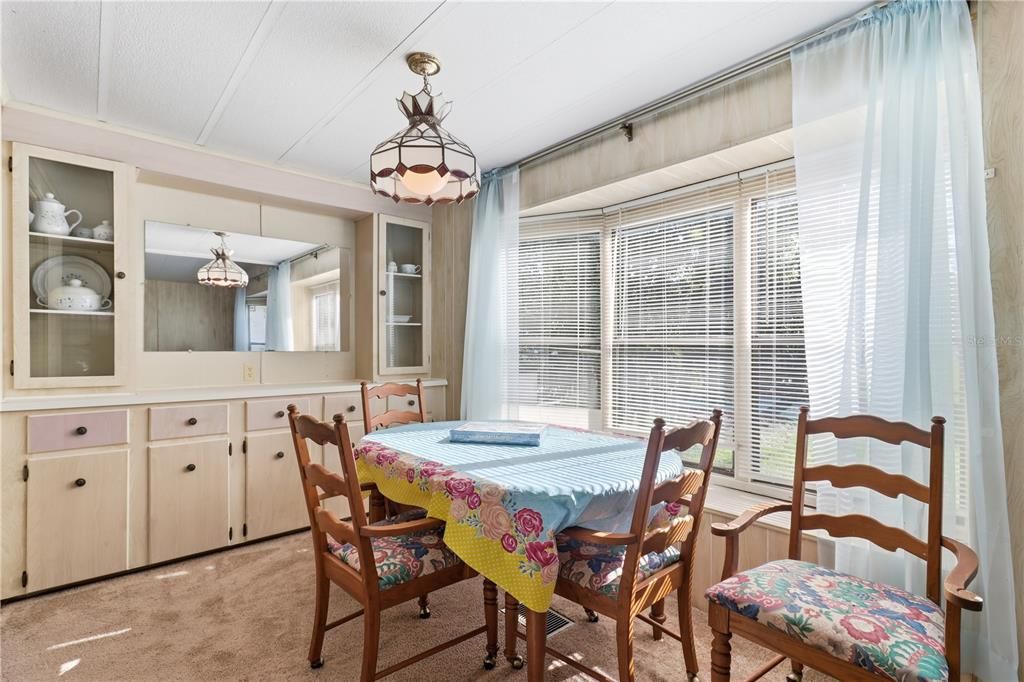 For Sale: $225,000 (2 beds, 2 baths, 1104 Square Feet)