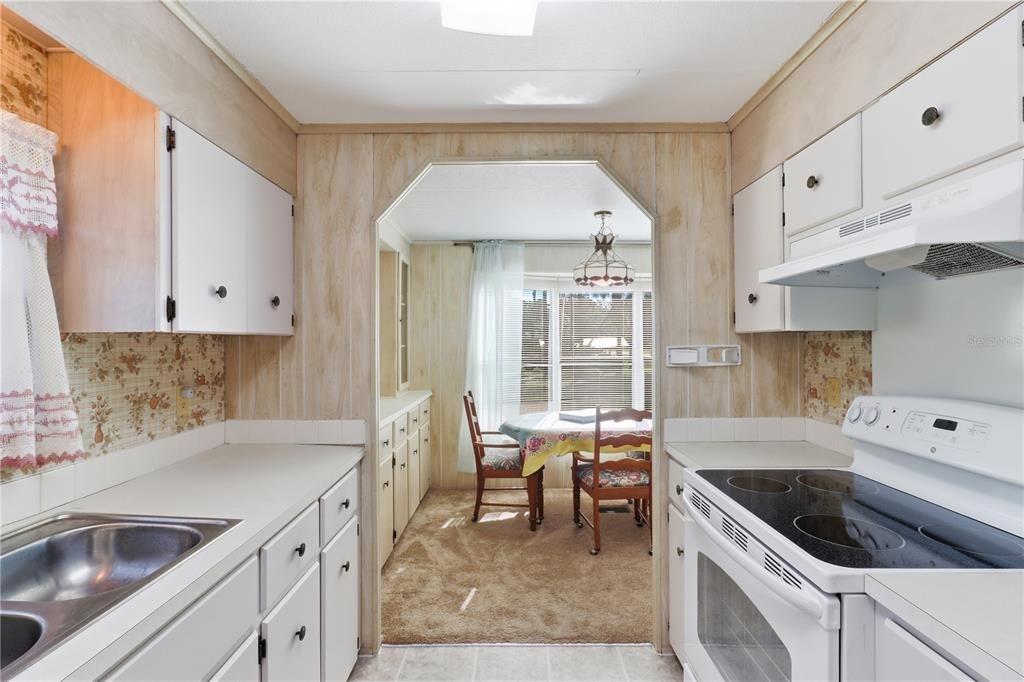 For Sale: $225,000 (2 beds, 2 baths, 1104 Square Feet)