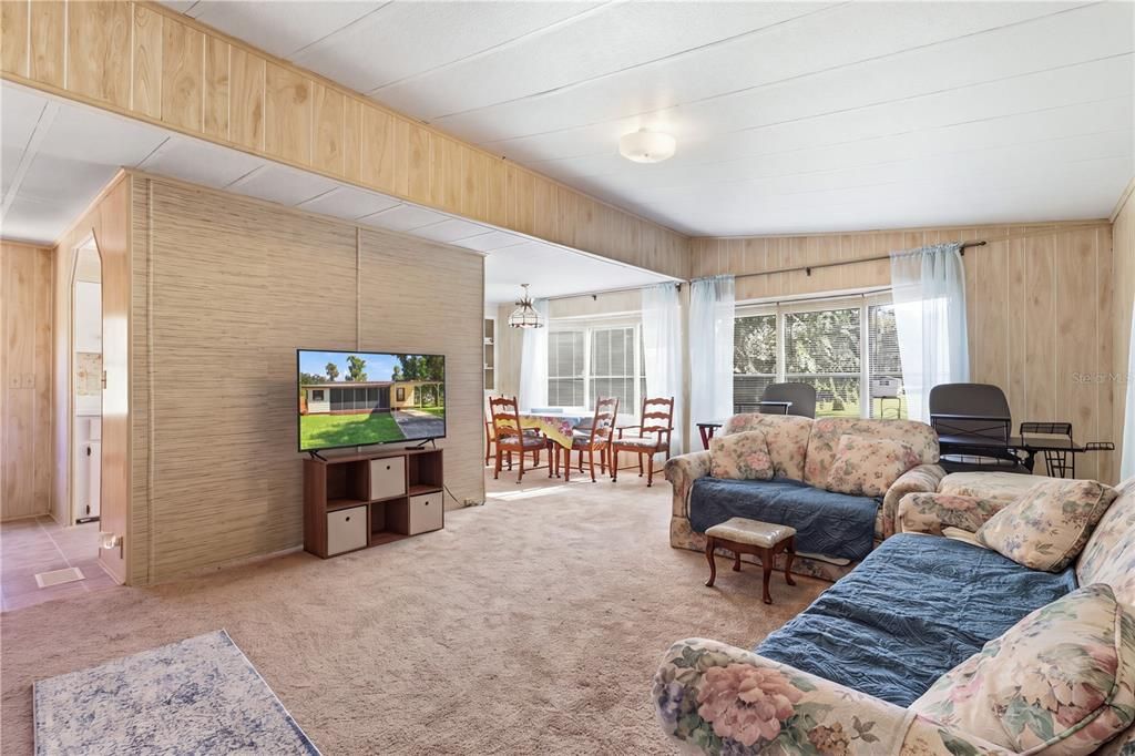 For Sale: $225,000 (2 beds, 2 baths, 1104 Square Feet)