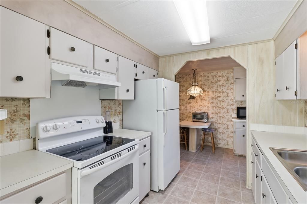For Sale: $225,000 (2 beds, 2 baths, 1104 Square Feet)