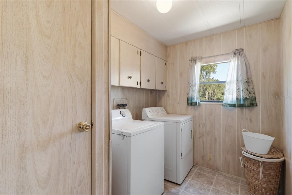 For Sale: $225,000 (2 beds, 2 baths, 1104 Square Feet)
