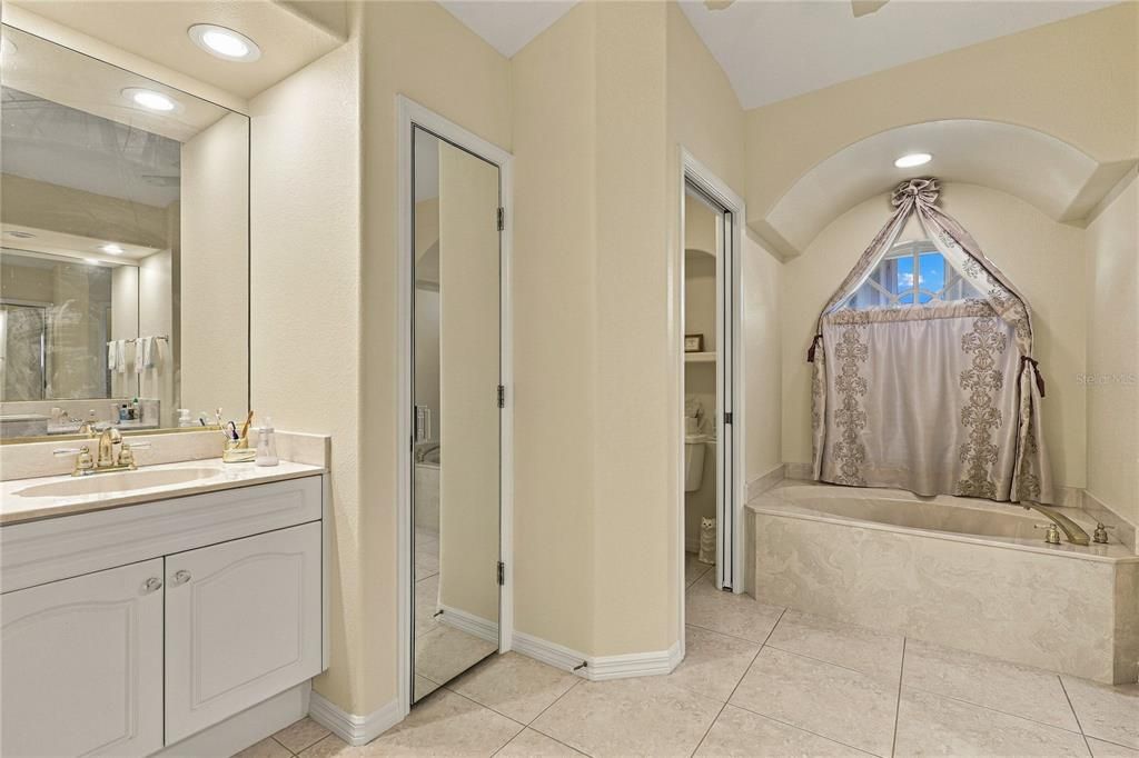 For Sale: $368,000 (3 beds, 2 baths, 2118 Square Feet)