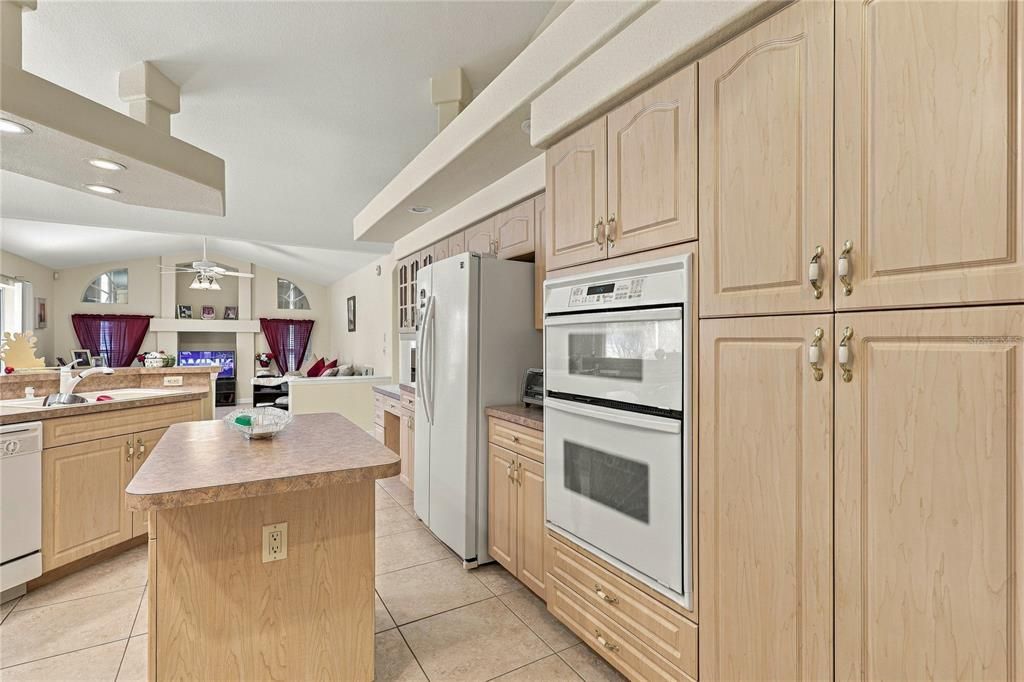 For Sale: $368,000 (3 beds, 2 baths, 2118 Square Feet)