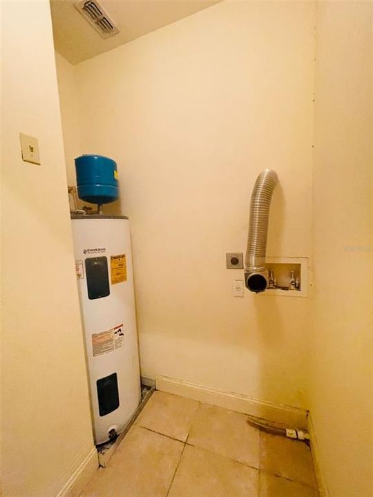 En Renta: $1,895 (4 camas, 3 baños, 1950 Pies cuadrados)
