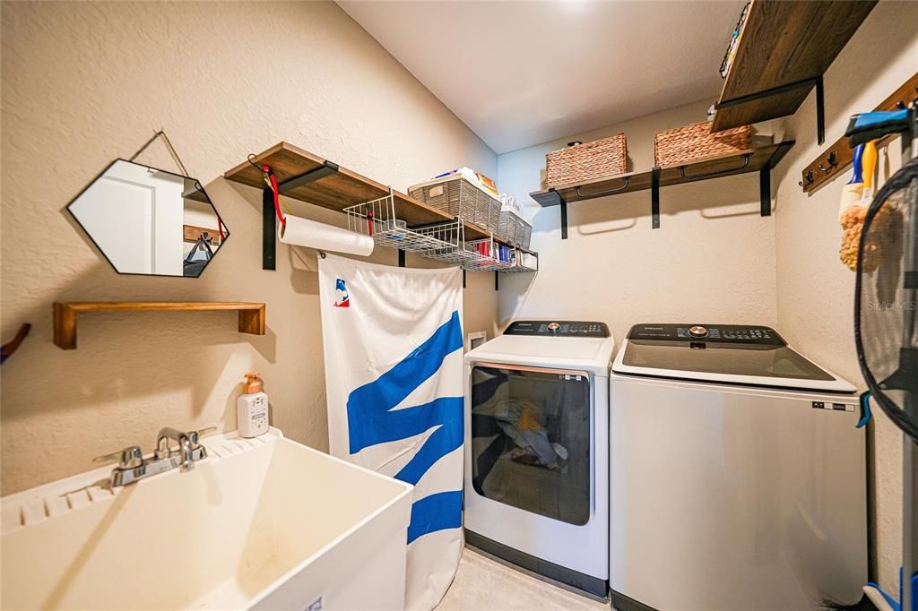 На продажу: $359,900 (3 спален, 2 ванн, 1640 Квадратных фут)