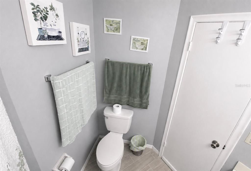 For Sale: $189,000 (2 beds, 2 baths, 820 Square Feet)