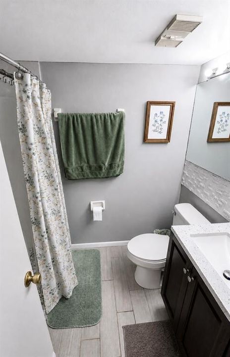 For Sale: $189,000 (2 beds, 2 baths, 820 Square Feet)
