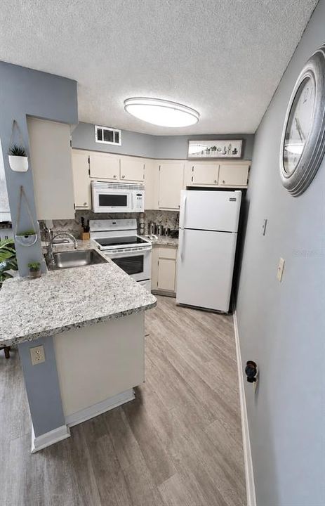 For Sale: $189,000 (2 beds, 2 baths, 820 Square Feet)