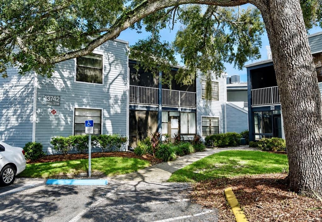 For Sale: $189,000 (2 beds, 2 baths, 820 Square Feet)