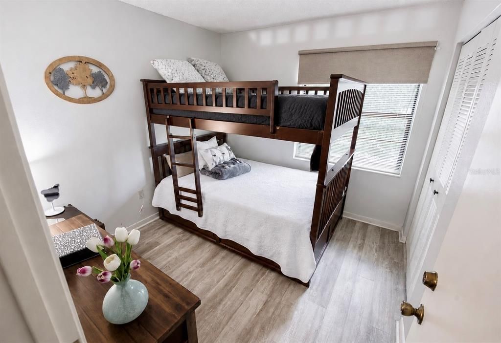 For Sale: $189,000 (2 beds, 2 baths, 820 Square Feet)