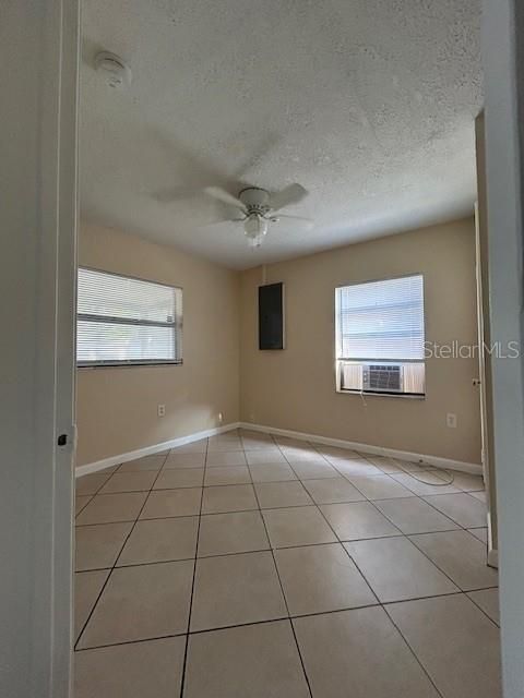 For Sale: $179,900 (2 beds, 1 baths, 682 Square Feet)