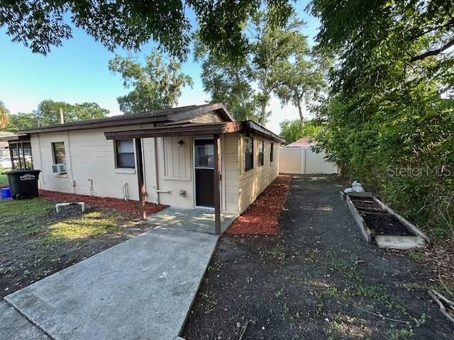 For Sale: $179,900 (2 beds, 1 baths, 682 Square Feet)