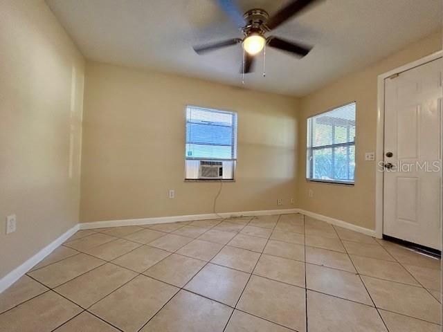 For Sale: $179,900 (2 beds, 1 baths, 682 Square Feet)