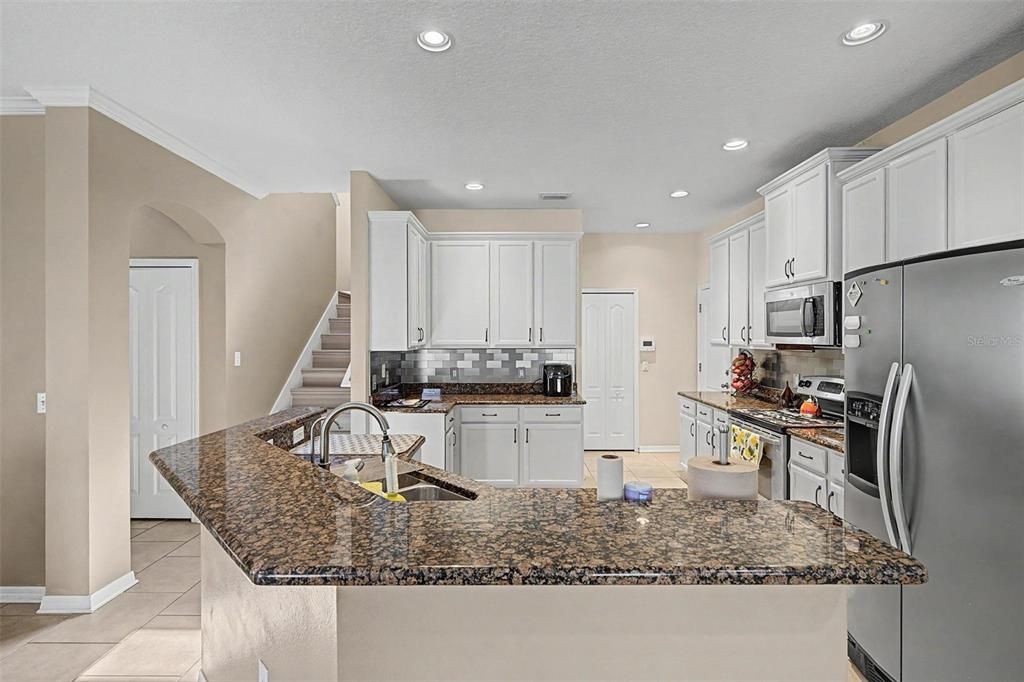 For Sale: $515,000 (5 beds, 3 baths, 3073 Square Feet)