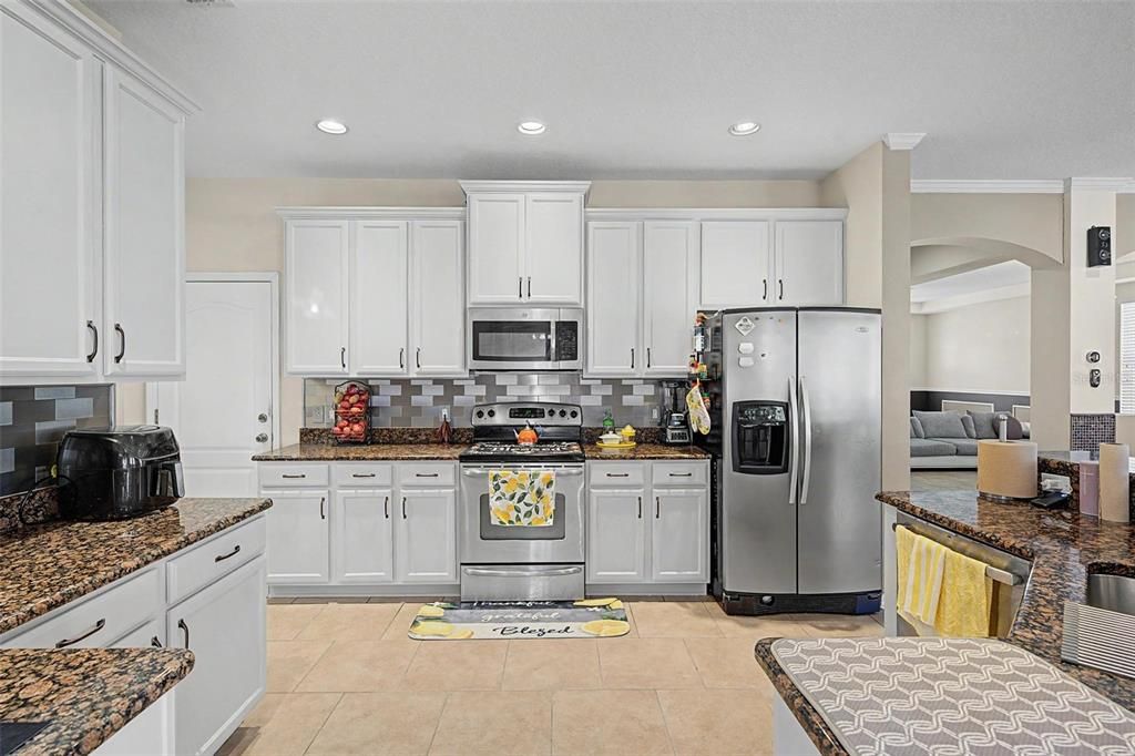 For Sale: $515,000 (5 beds, 3 baths, 3073 Square Feet)