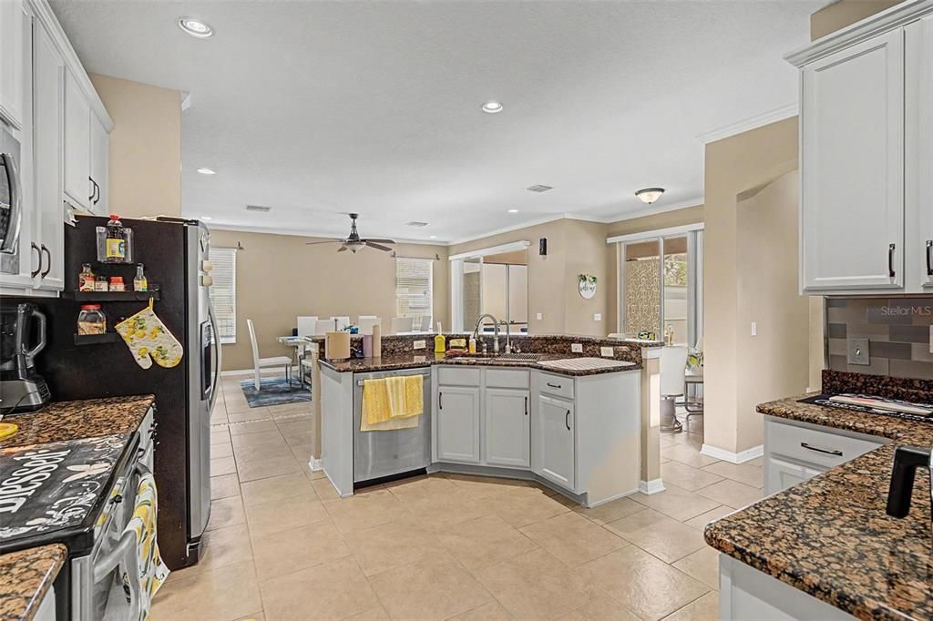 For Sale: $515,000 (5 beds, 3 baths, 3073 Square Feet)