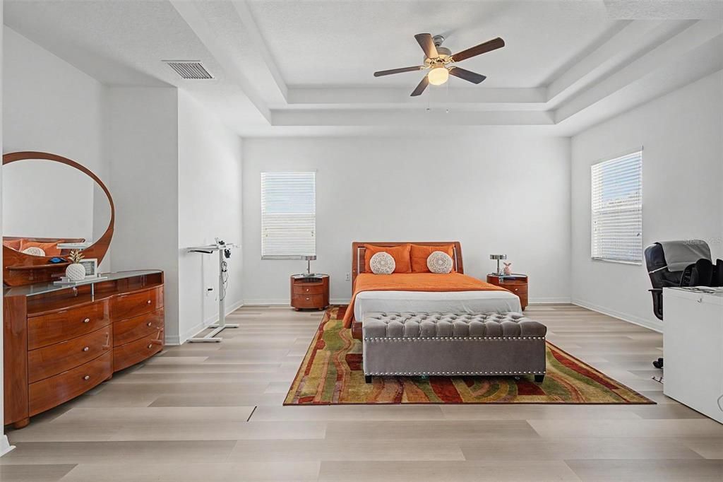 For Sale: $515,000 (5 beds, 3 baths, 3073 Square Feet)