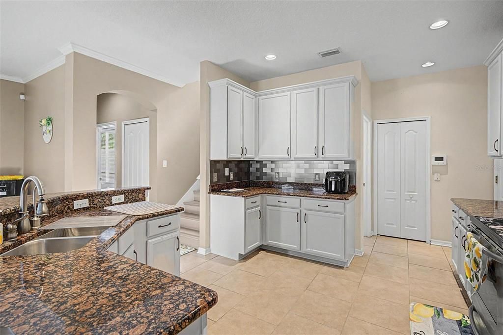 For Sale: $515,000 (5 beds, 3 baths, 3073 Square Feet)