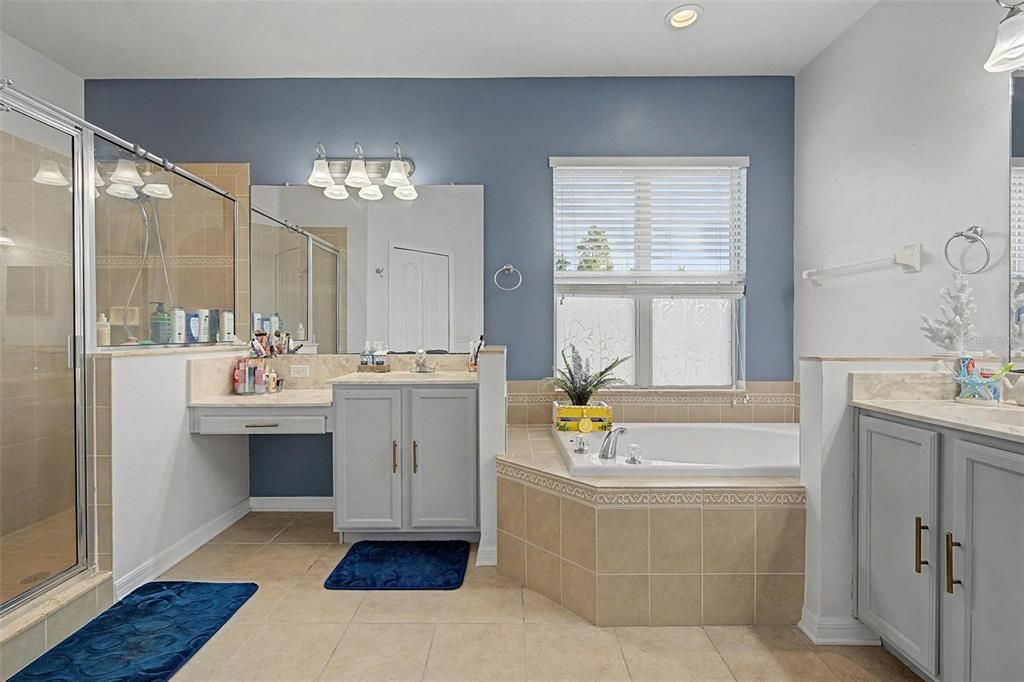 For Sale: $515,000 (5 beds, 3 baths, 3073 Square Feet)