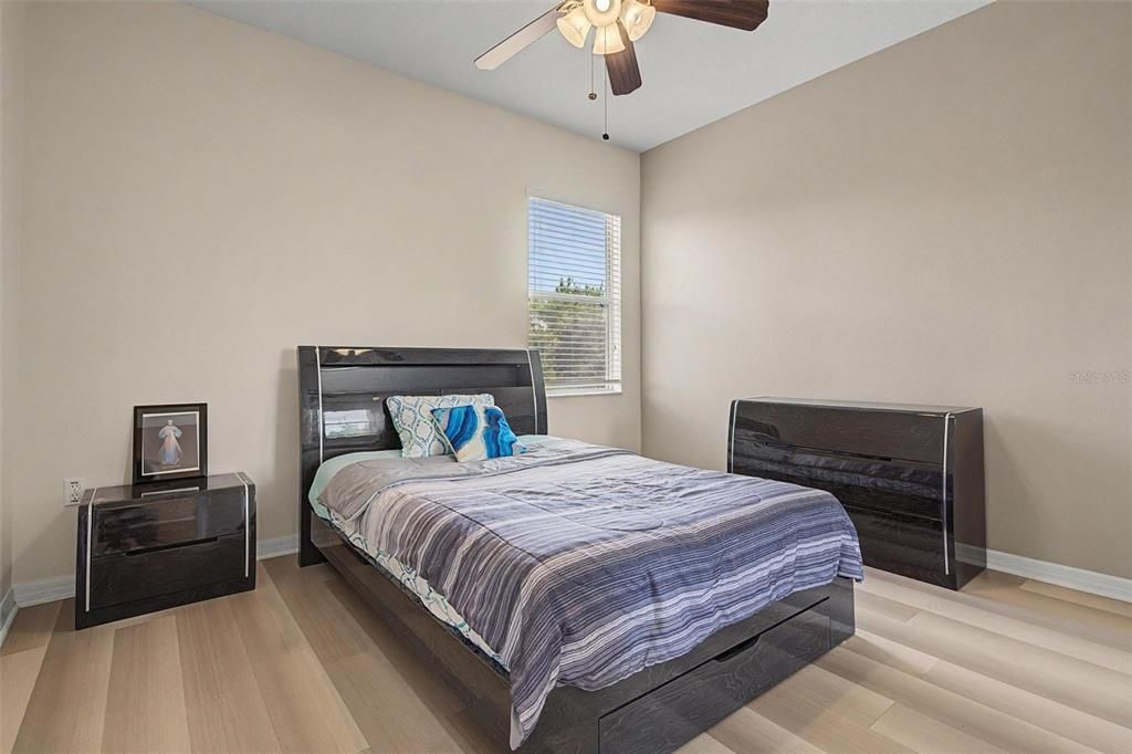 For Sale: $515,000 (5 beds, 3 baths, 3073 Square Feet)