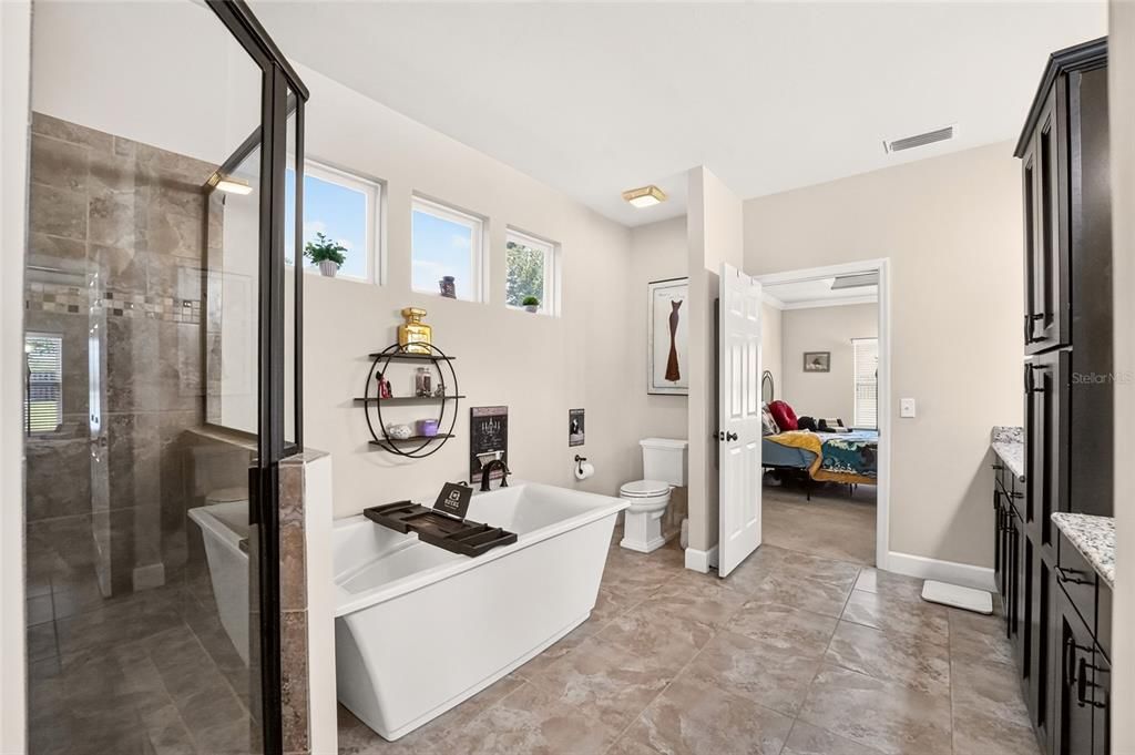 For Sale: $459,900 (3 beds, 2 baths, 2174 Square Feet)