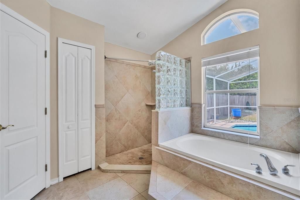 For Rent: $3,150 (4 beds, 2 baths, 2074 Square Feet)