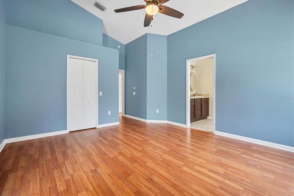 For Rent: $3,150 (4 beds, 2 baths, 2074 Square Feet)