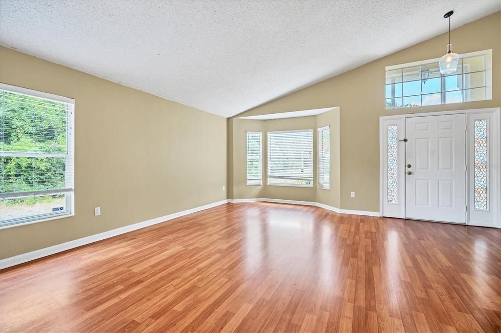 For Rent: $3,150 (4 beds, 2 baths, 2074 Square Feet)