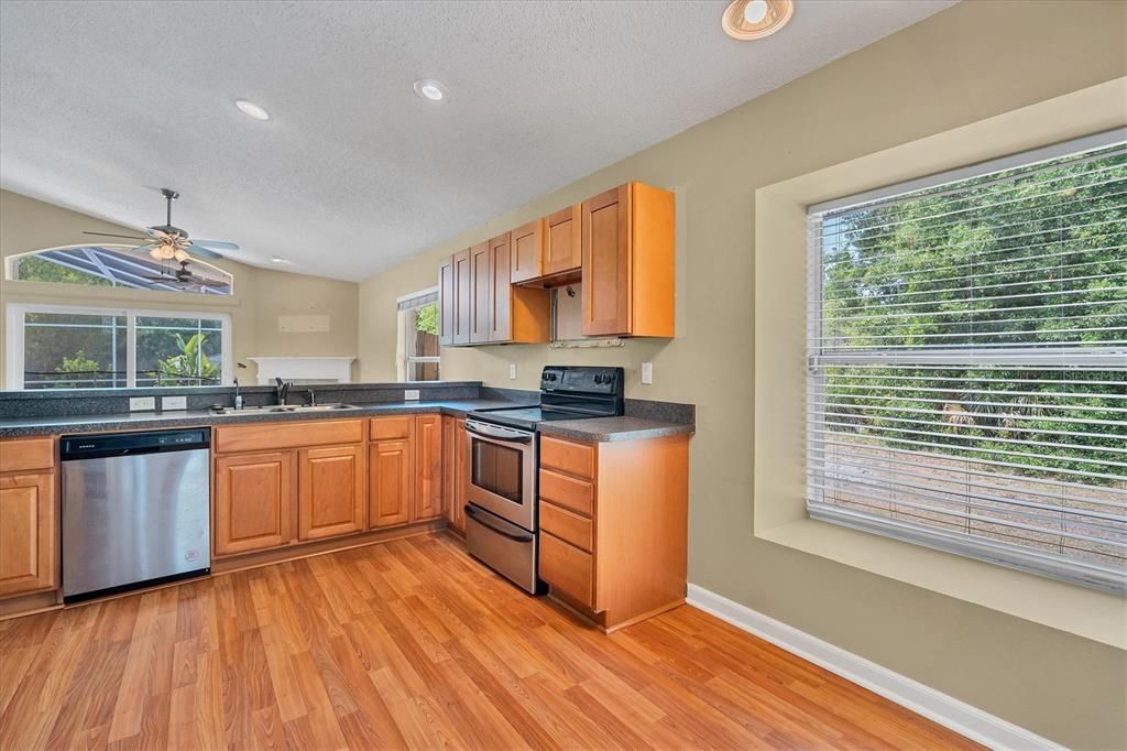 For Rent: $3,150 (4 beds, 2 baths, 2074 Square Feet)