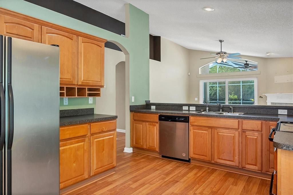 For Rent: $3,150 (4 beds, 2 baths, 2074 Square Feet)