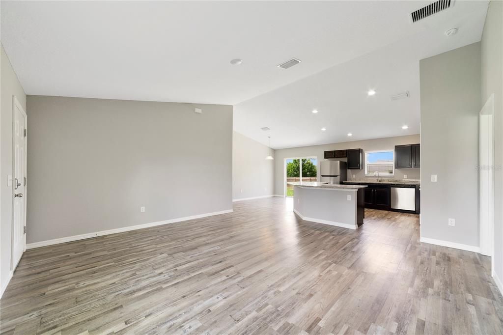 En Venta: $259,900 (4 camas, 2 baños, 1609 Pies cuadrados)