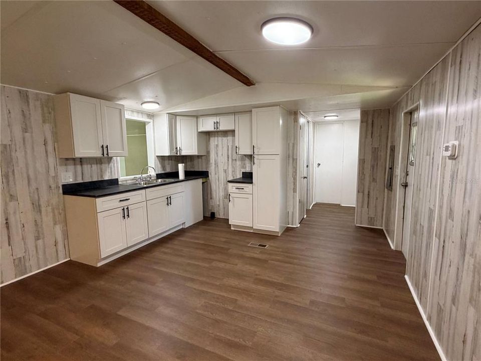 For Sale: $125,000 (2 beds, 1 baths, 672 Square Feet)