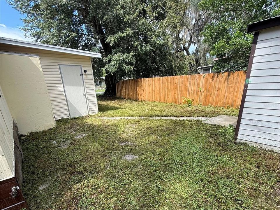 For Sale: $125,000 (2 beds, 1 baths, 672 Square Feet)