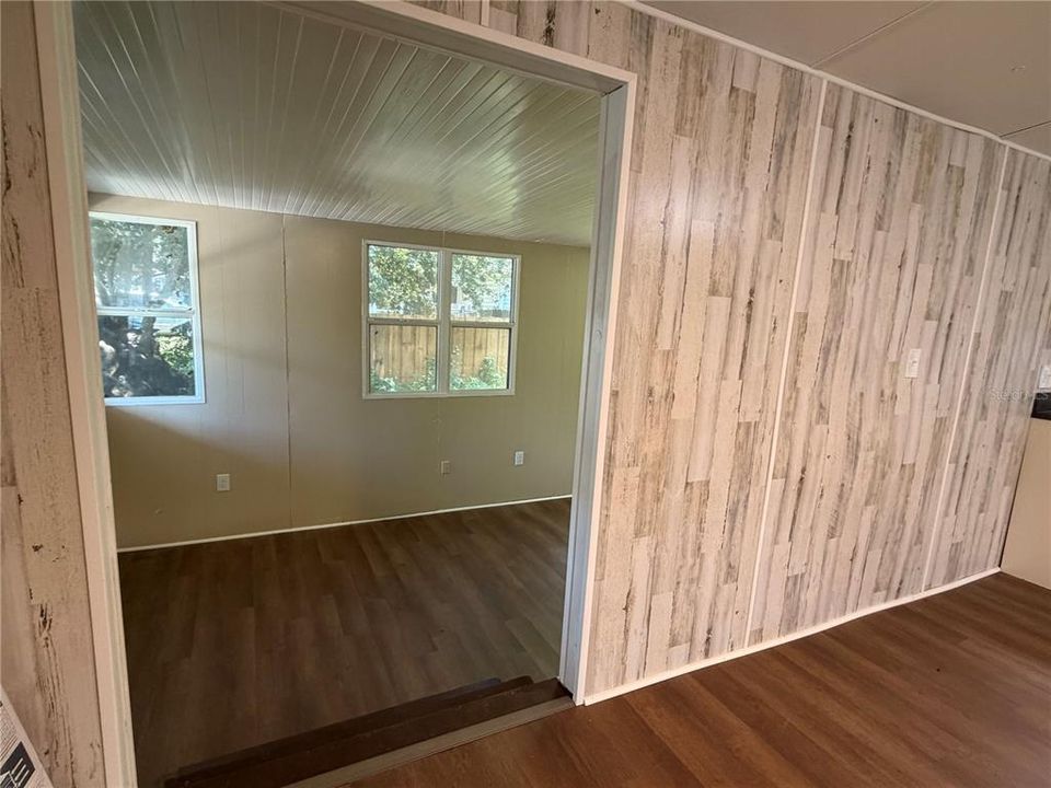 For Sale: $125,000 (2 beds, 1 baths, 672 Square Feet)