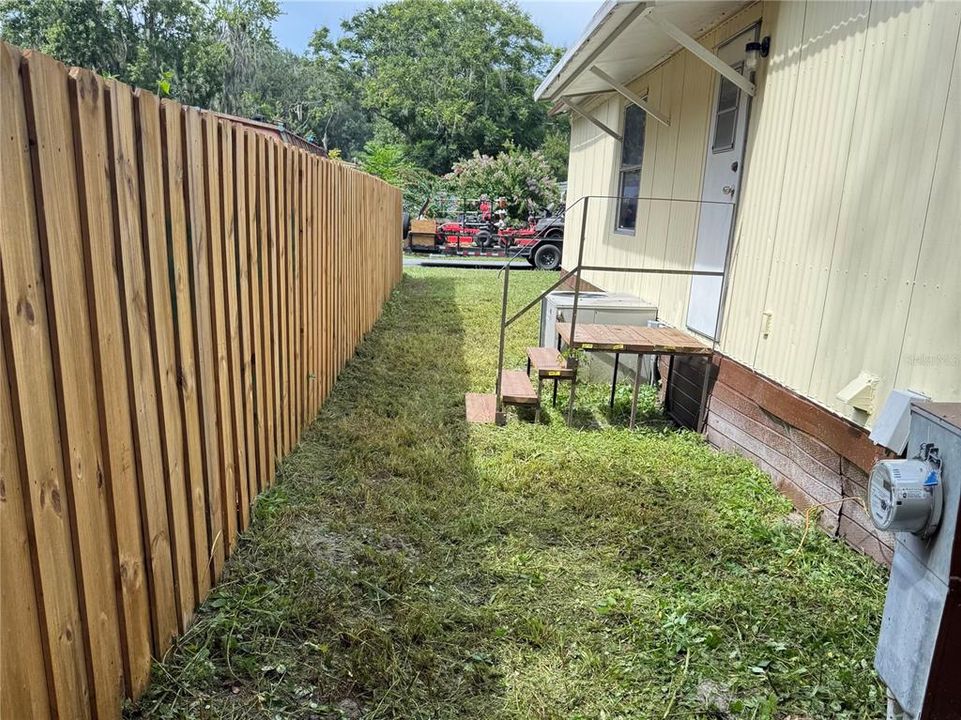 For Sale: $125,000 (2 beds, 1 baths, 672 Square Feet)